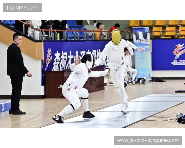 击剑队在节奏变化中表现突出，脚步调整更为灵活