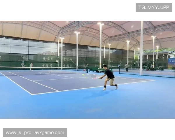 网球选手提升接发球质量，底线优势进一步强化